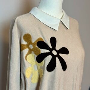 Stylish Floral Sweater with White Collar